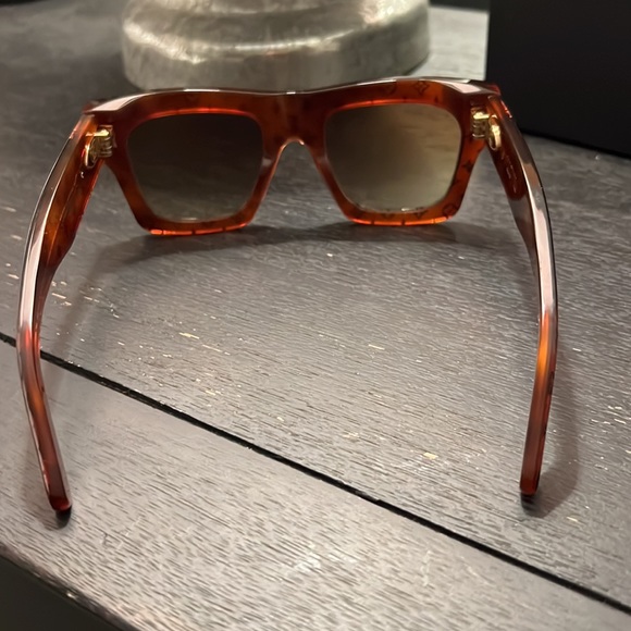 Louis Vuitton Blade sunglasses in tortoise monogram - Picture 9 of 11